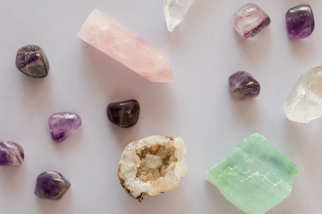 8 Best Gemstones to Attract Money & Wealth