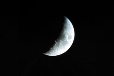 What causes a WEAK MOON in astrology & How it AFFECTS?