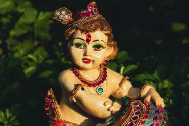 Powerful KRISHNA GAYATRI MANTRA Benefits, Meaning & Power